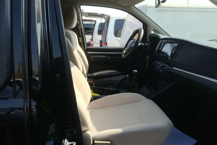 Used FORTHING Lingzhi 2023 M5L 1.6L Base Model 7 Seats
