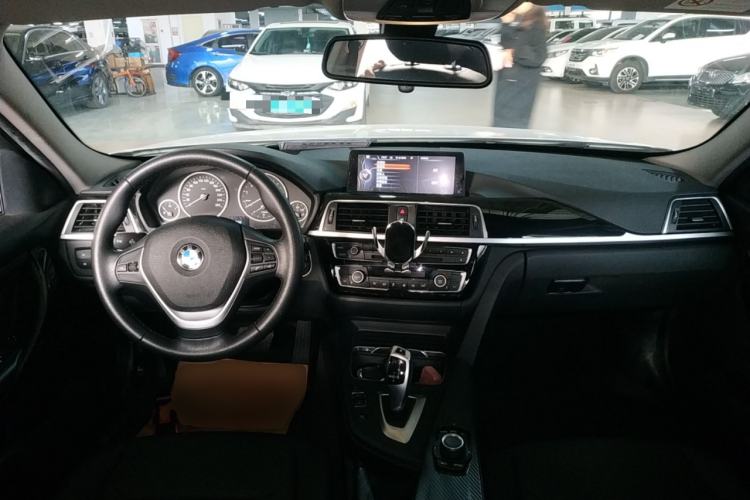 Used BMW 3 Series 2017 318Li Fashion Model
