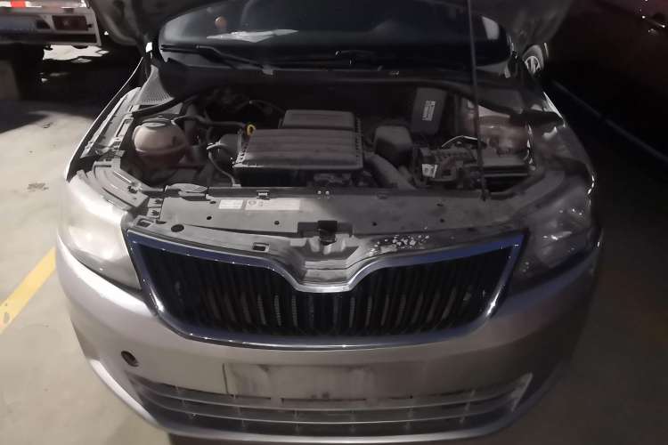 Used Skoda Rapid 2013 1.6L Automatic Enjoyment Model
