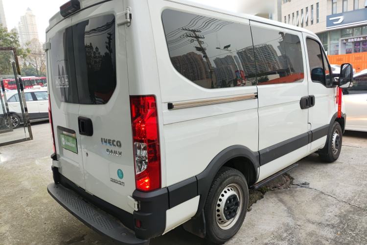 Used Iveco Eurocargo 2021 3.0T Automatic Chao Rui Short Wheelbase Low-Roof Side-Sliding Door F1C
