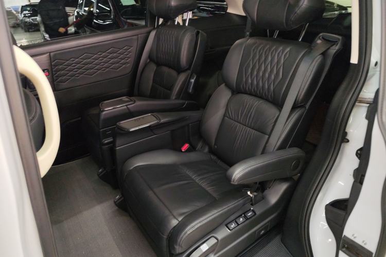 Used Honda Elysion 2024 2.0L eHEV Luxury Edition