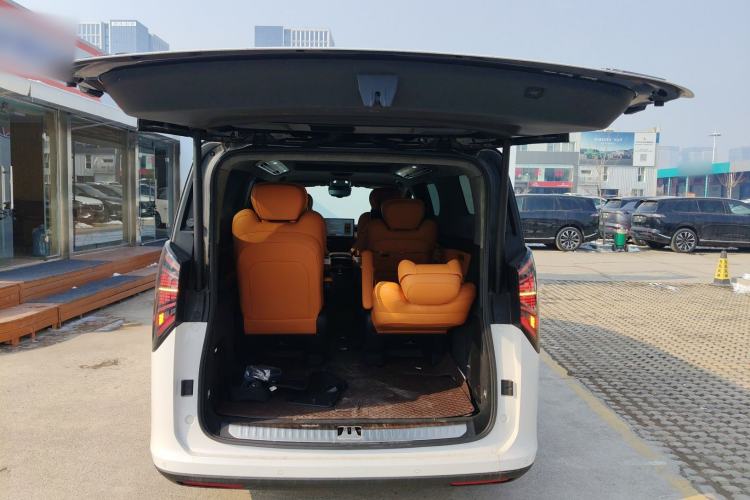 Used  LEVC L380 2024 140-Degree 6-Seater All-Wheel-Drive Ultra