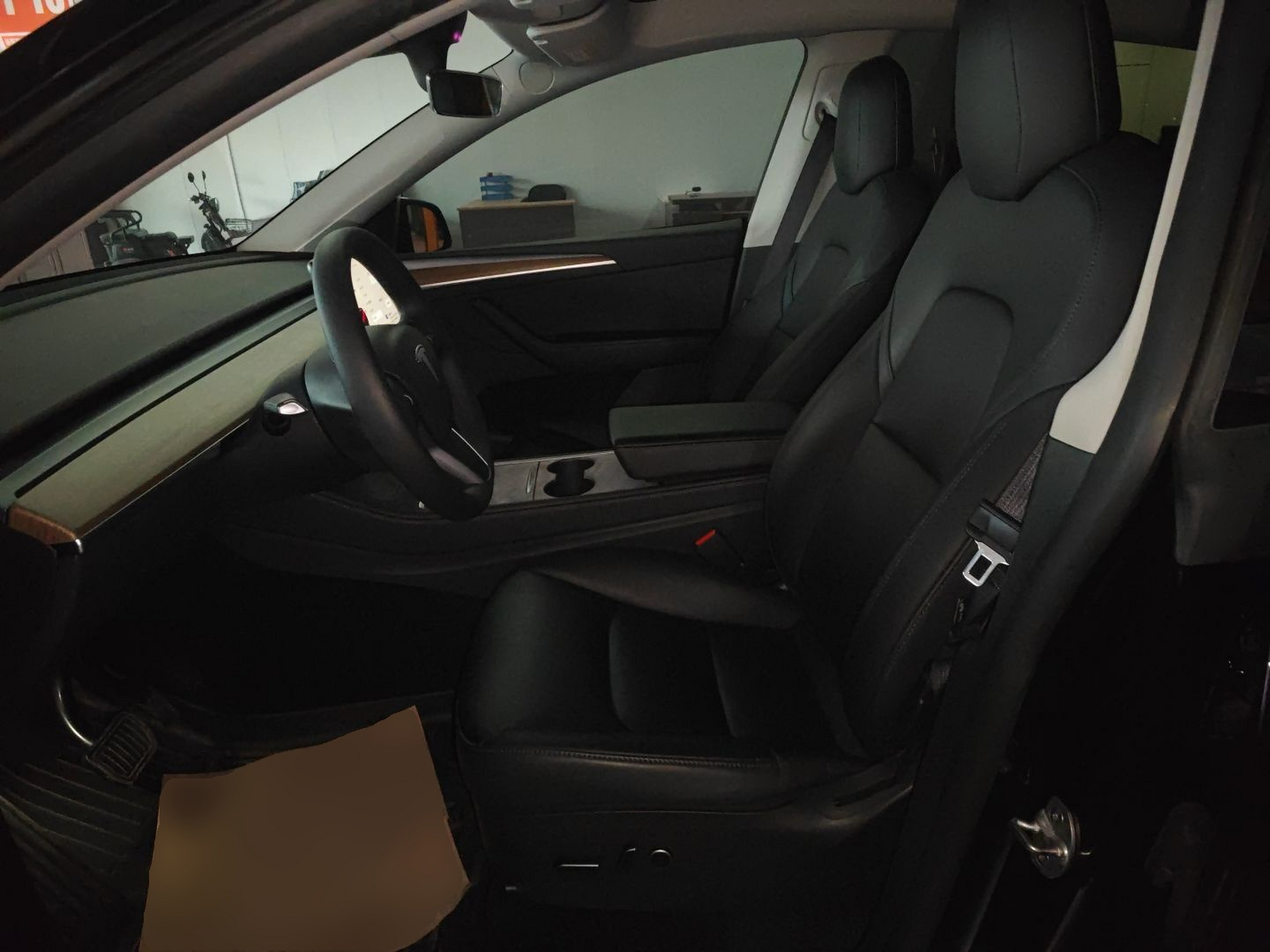 Переднее сиденье в автомобиле