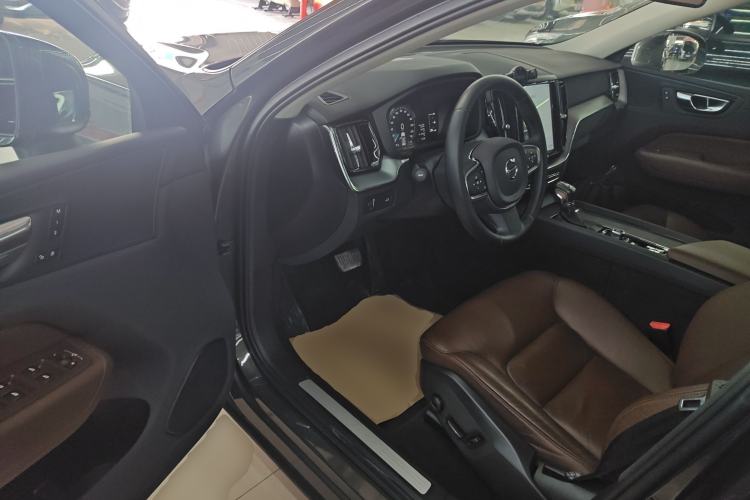 Used Volvo XC60 2021 T5 4x4 Smart Luxury Edition
