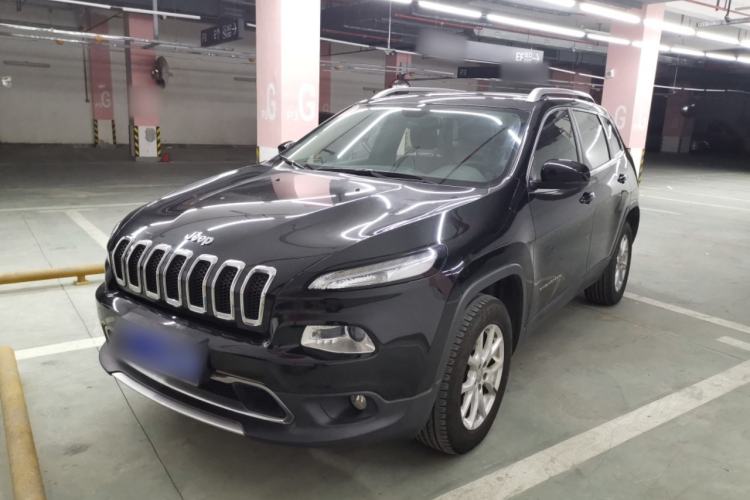 Used  Cherokee 2016 2.4L Professional Edition
