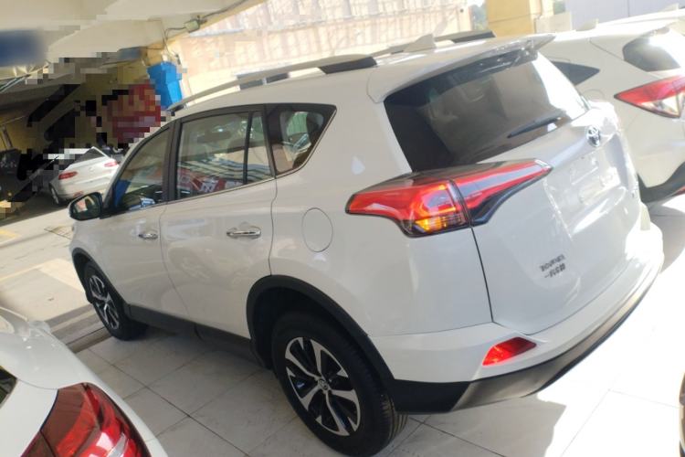 Used Toyota RAV4 2016 2.0L CVT Two-Wheel Drive Fashion Edition China V Standard
