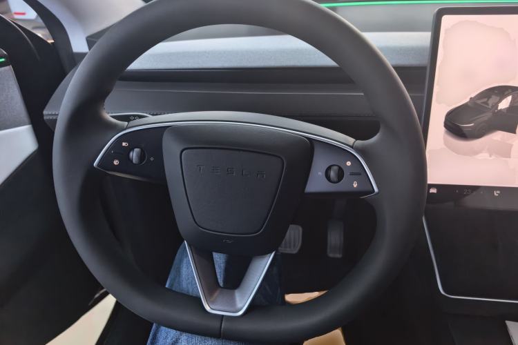 Used Tesla Model Y 2025 Rear-Wheel-Drive Version
