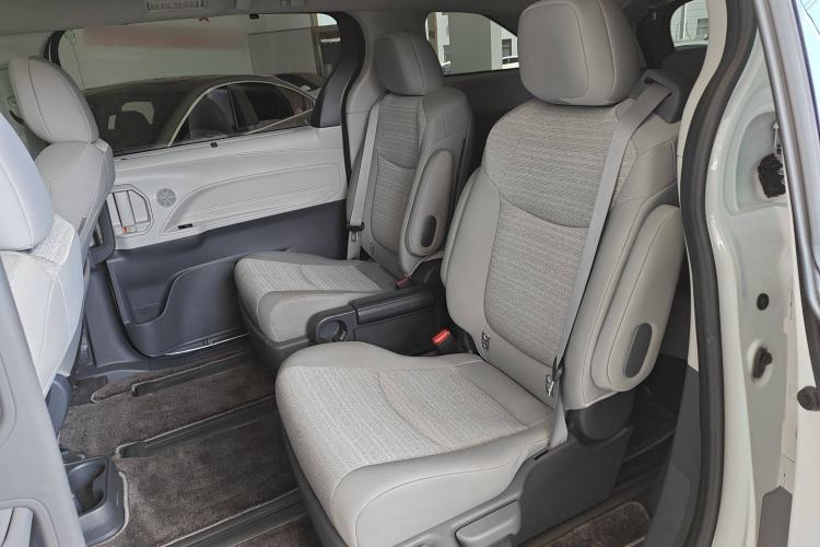 Used Toyota Sienna 2024 2.5L Hybrid Comfort Edition
