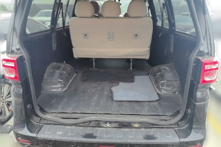 Used FORTHING Lingzhi 2023 M5 1.6L Practical Model 5 Seats