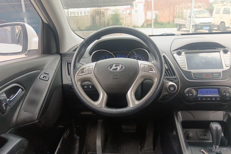 Used Hyundai ix35 2013 2.0L Automatic Two-Wheel Drive Smart GLS China IV Standard
