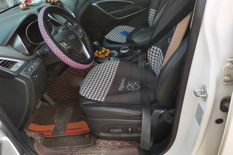 Used Hyundai Santa Fe 2015 2.0T Automatic Two-Wheel Drive Smart Version 5 Seats