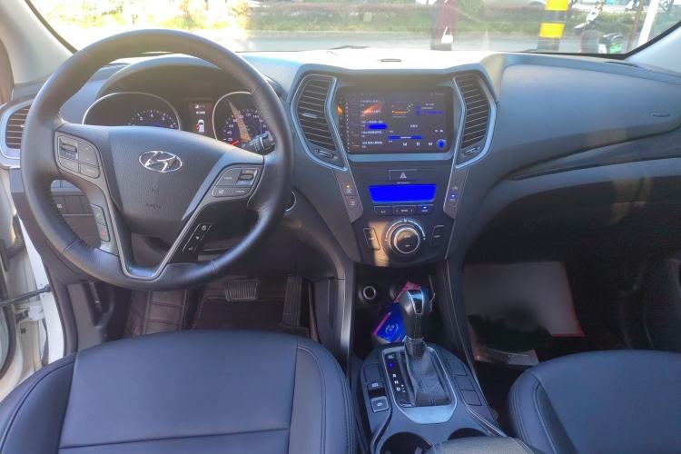 Used Hyundai Santa Fe 2013 2.4L Automatic 4x4 Smart Version
