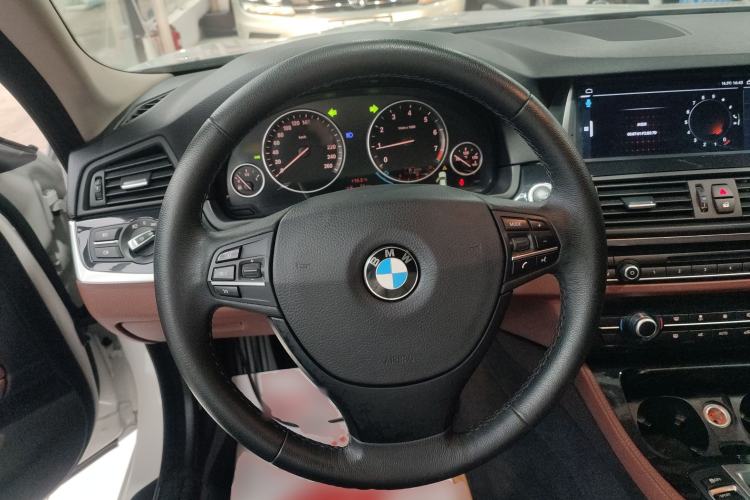 Used BMW 5 Series 2014 520Li Elegant Model
