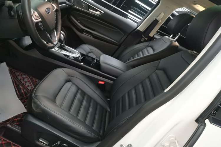 Used Ford Edge 2018 EcoBoost 245 Two-Wheel-Drive Titanium 7-Seater China VI Standard
