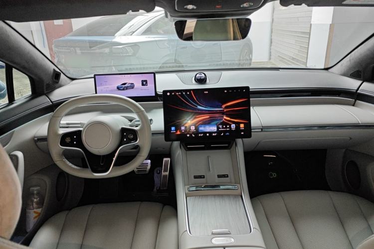 Used Hima Luxeed S7 2025 855 km Max