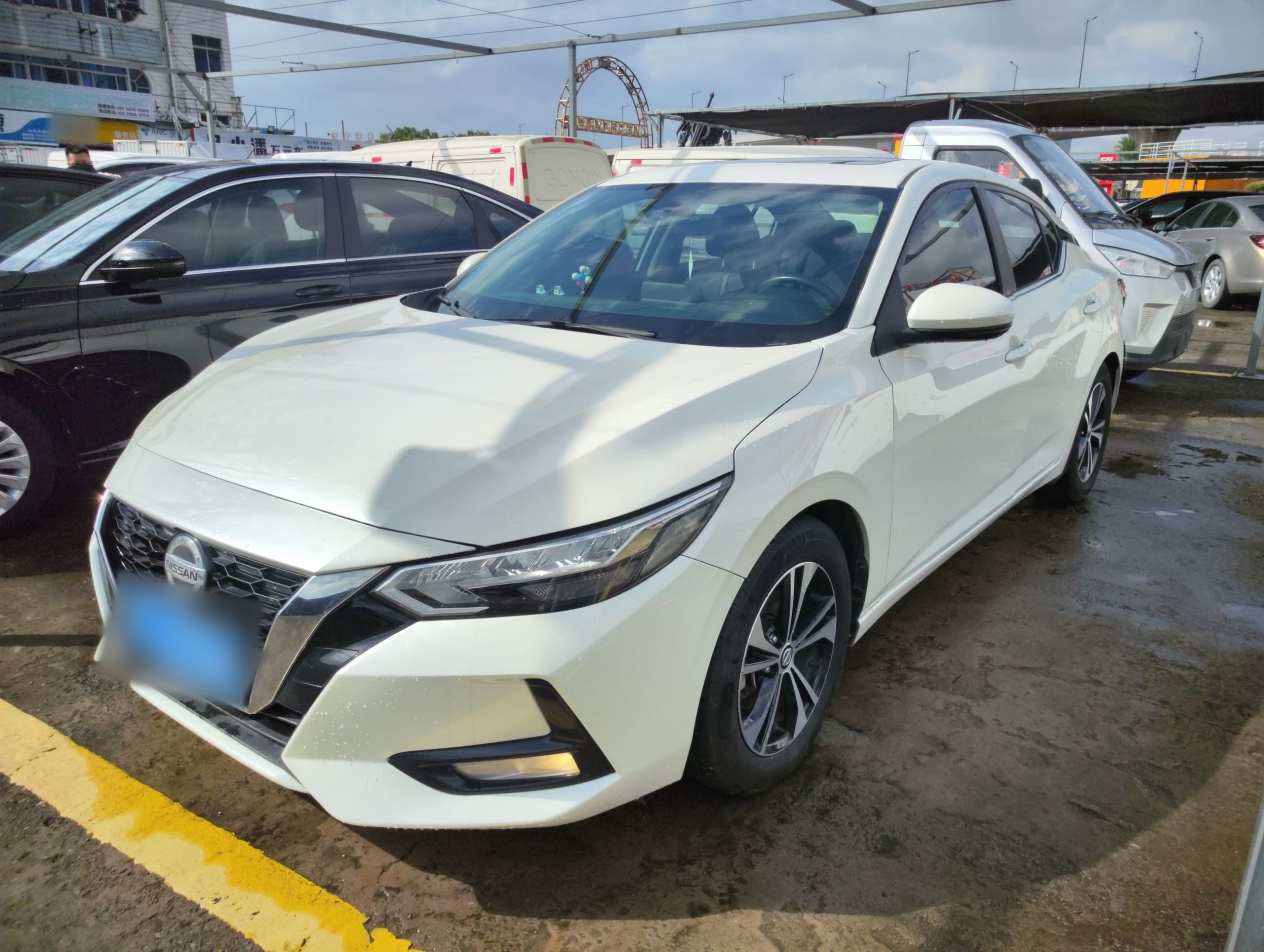 Под передней частью автомобиля