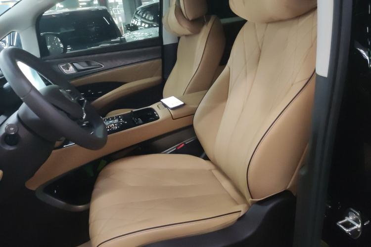 Used Denza D9 2024 DM-i 1050 Luxury Model