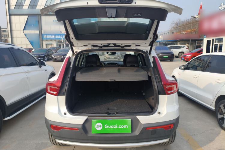 Used Volvo XC40 2024 B4 4x4 Smart Luxury Edition