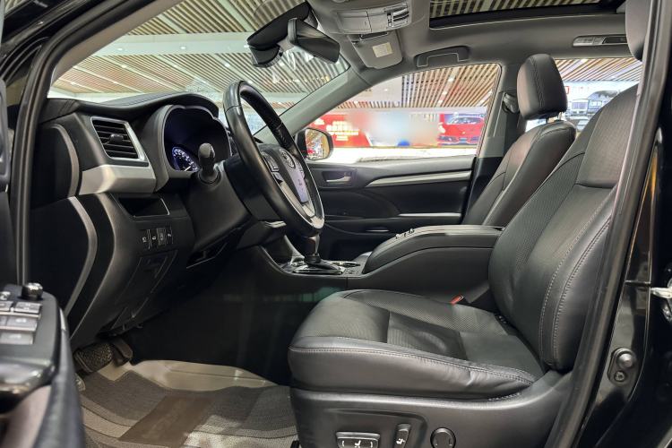 Used Toyota Highlander 2018 2.0T Four-Wheel Drive Luxury Version 7 Seats China VI Standard
