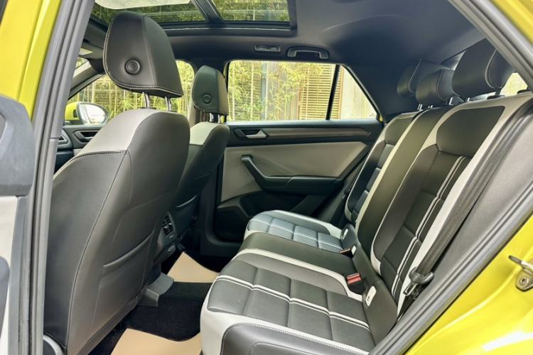 Used Volkswagen T-ROC 2023 300TSI DSG Two-Wheel Drive Starlight Edition