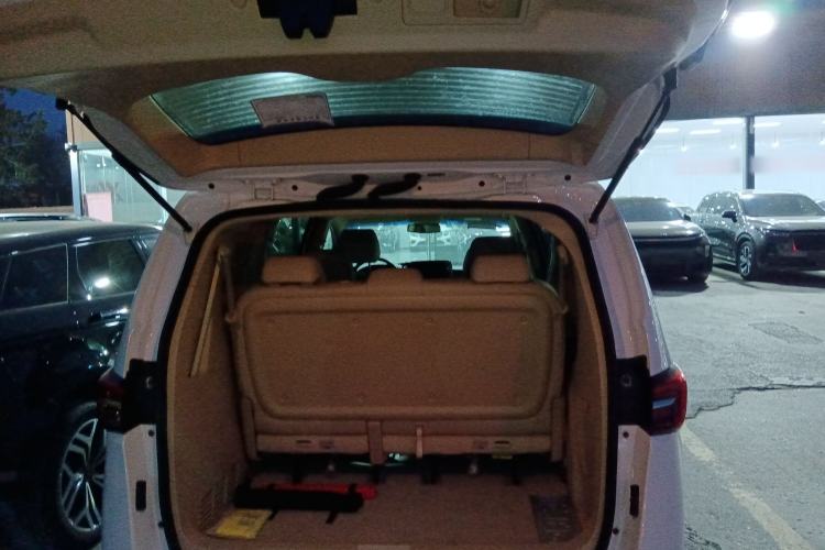 Used Buick GL8 2023 Facelifted Land Cruiser Executive Luxury Version
