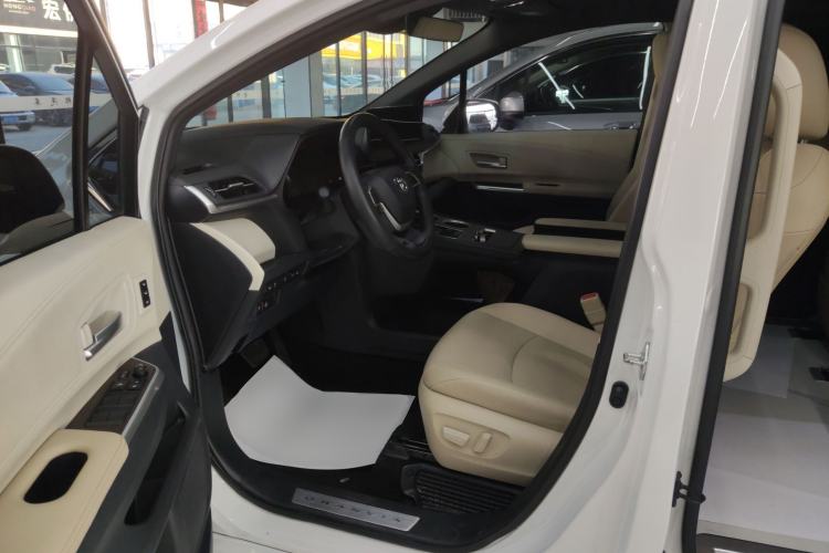 Used Toyota Granvia 2023 2.5L Hybrid Prestige PLUS Edition
