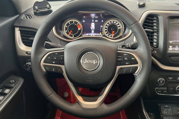 Used  Cherokee 2017 2.0L Superior Edition
