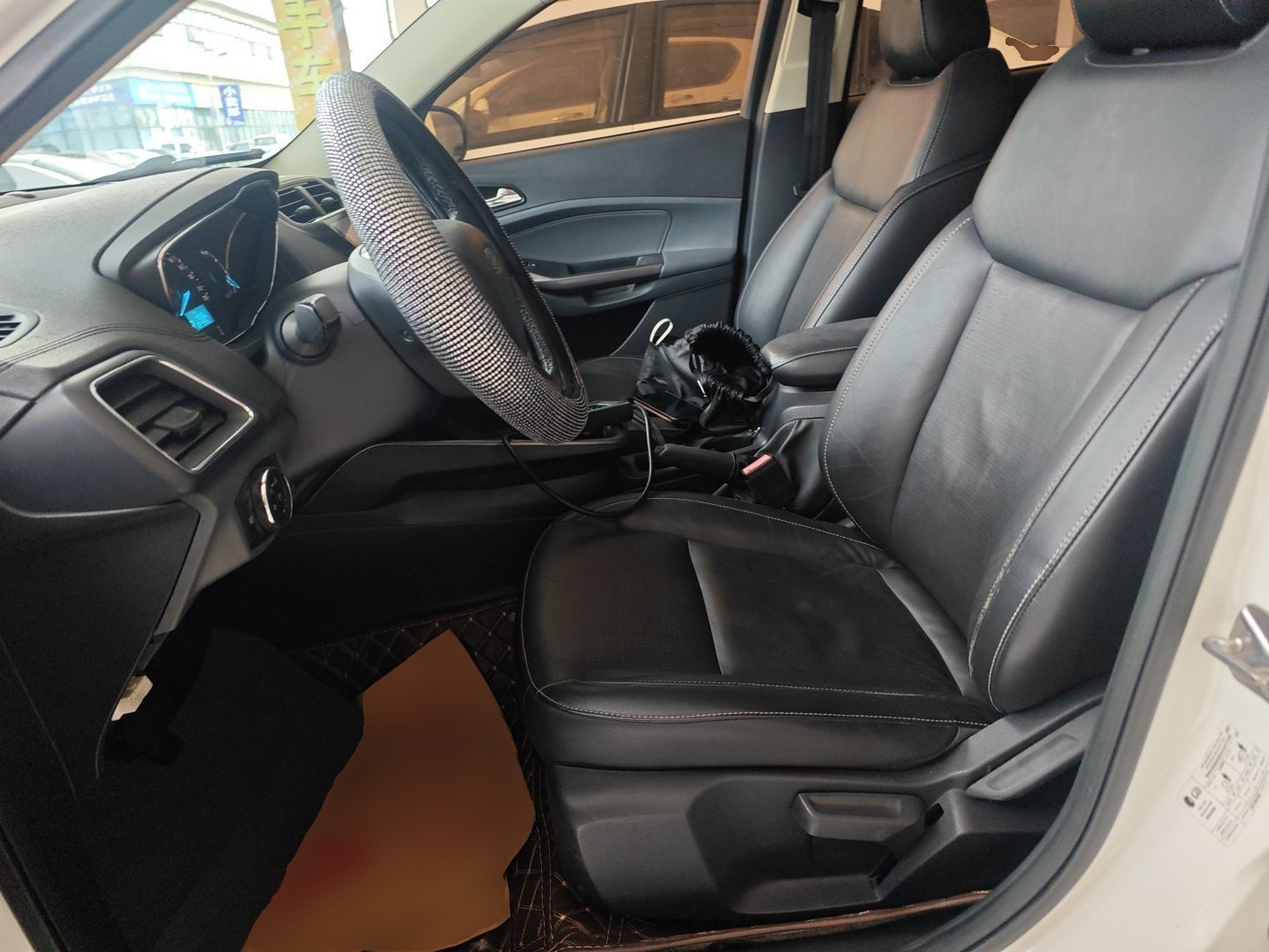 Переднее сиденье в автомобиле