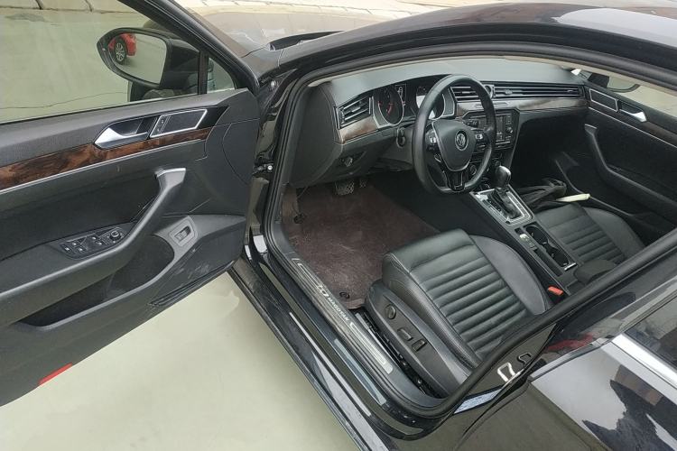 Used Volkswagen Magotan 2019 330TSI DSG Leading Model China VI Standard
