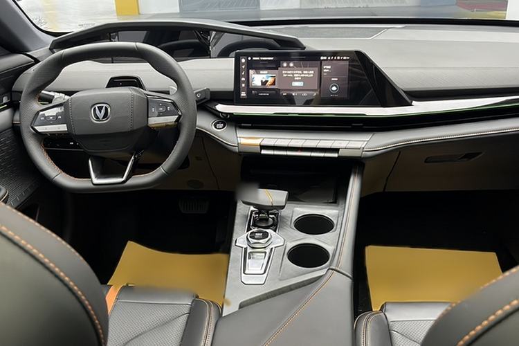 Used Changan UNI-V 2025 1.5T 500Bar Prestige Version
