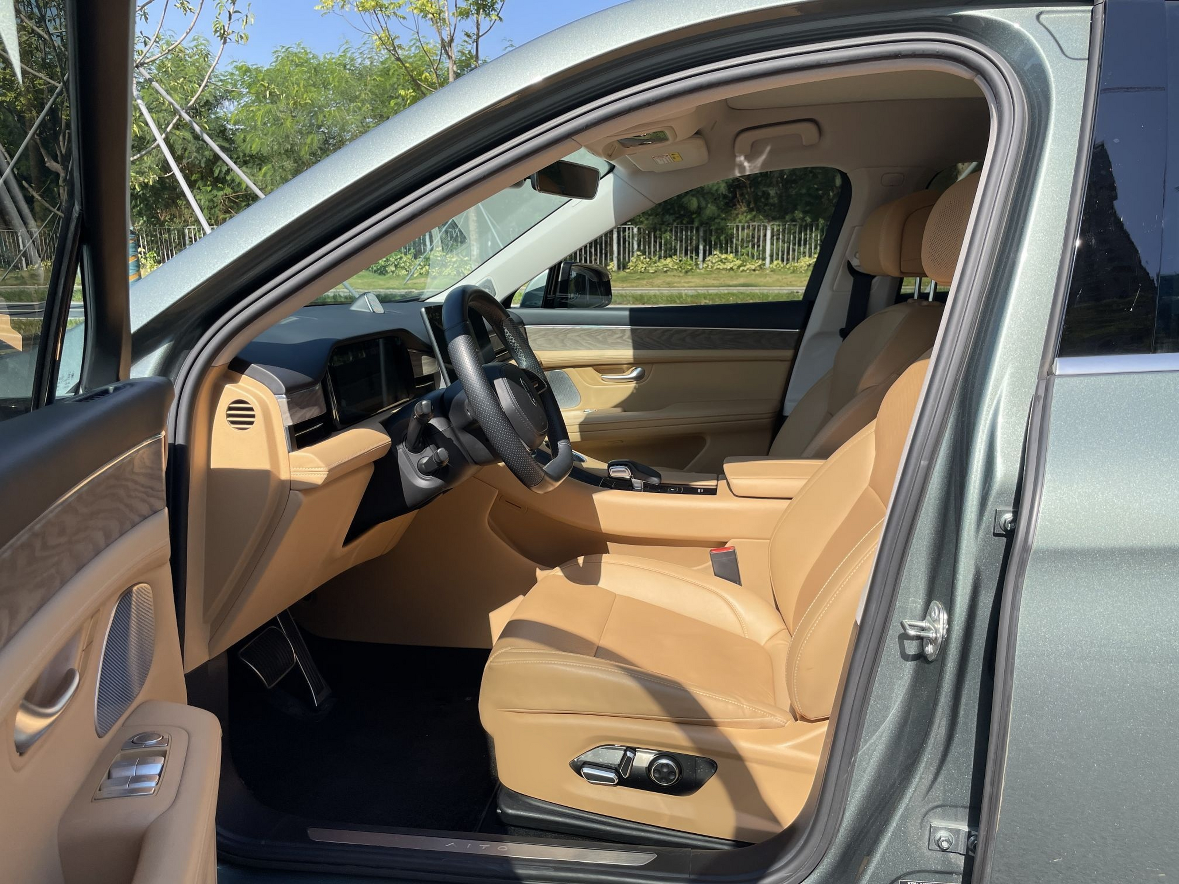 Переднее сиденье в автомобиле