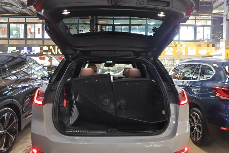 Used Nio ES8 2020 580 km Range Signature Edition Six-Seater Version
