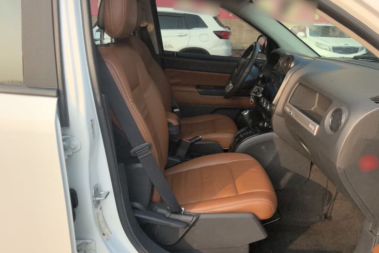 Used  Compass 2014 Revised Version 2.0L Two-Wheel Drive Entry-Level Edition
