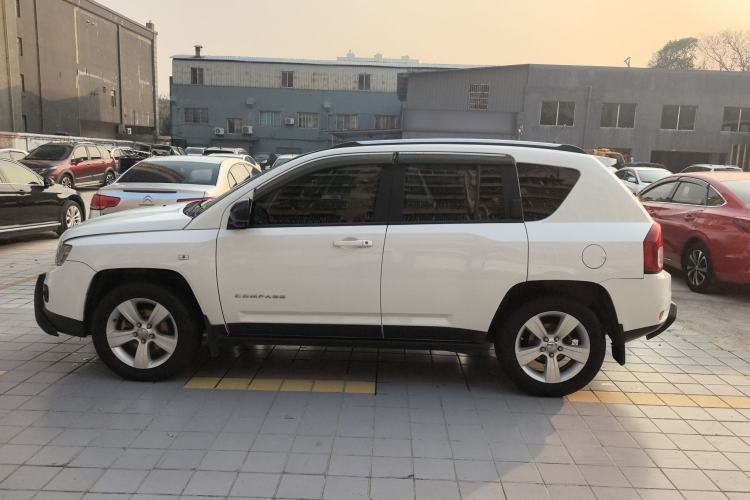 Used  Compass 2014 Revised Version 2.0L Two-Wheel Drive Entry-Level Edition
