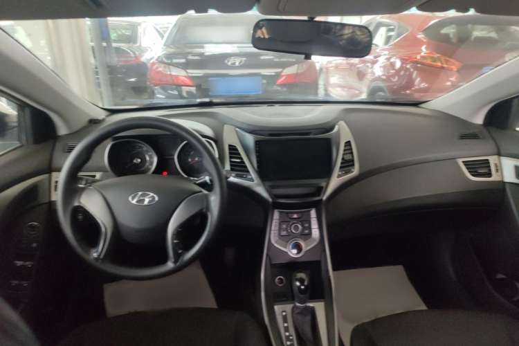 Used Hyundai Elantra 2015 1.6L Automatic Fashion Model