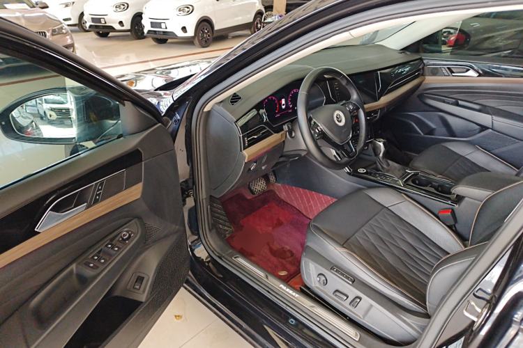 Used Volkswagen Passat 2020 330TSI Luxury Edition China VI