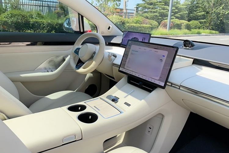 Used Hima Luxeed R7 2024 All-Electric 802 km Max
