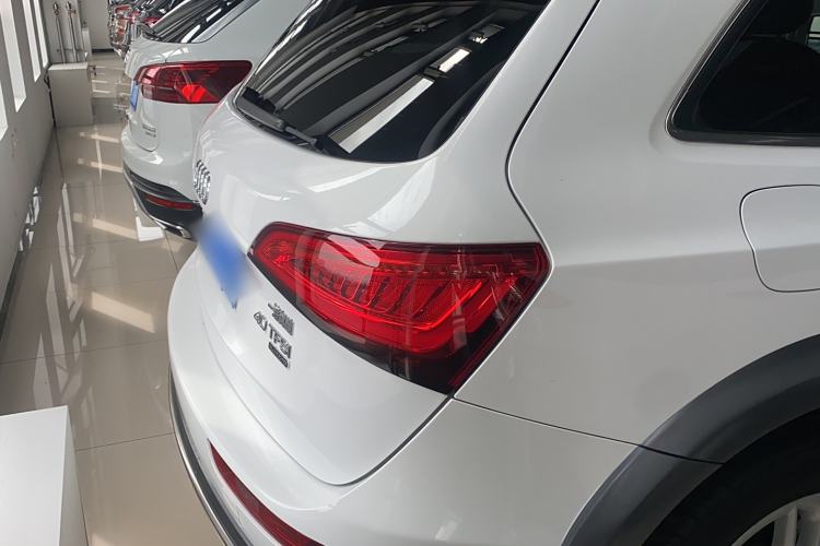 Used Audi Q5 2018 Collector's Edition 40 TFSI Technology Model
