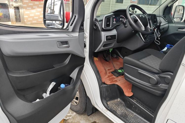 Used SAIC MAXUS Xintu V80 2025 PRO Aoyuntong 2.0T Manual Short Wheelbase Mid-Height 5/6-Seater