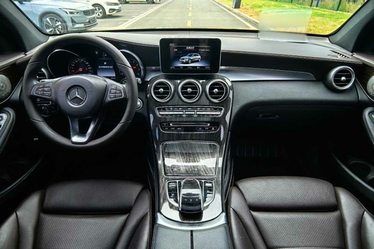 Used Mercedes-Benz GLC 2018 GLC 260 4MATIC Luxury Model
