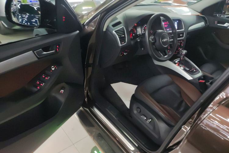 Used Audi Q5 2017 Plus 40 TFSI Technology Model
