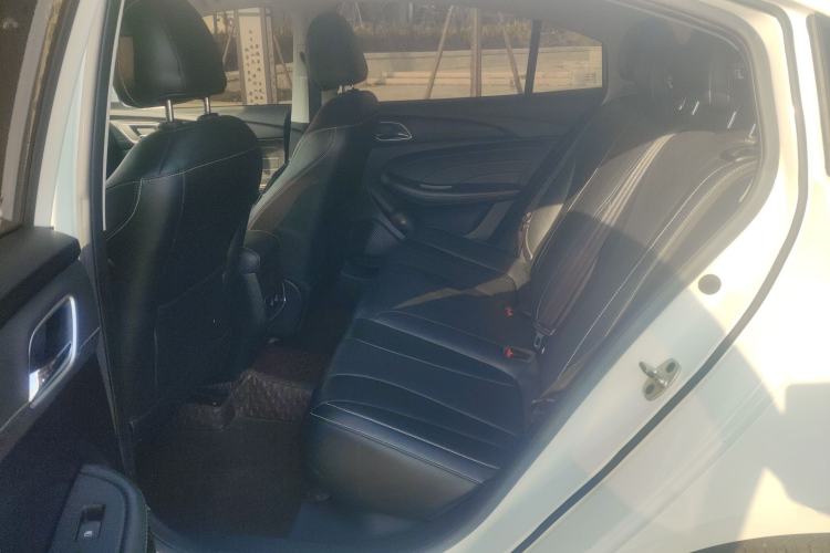 Used Roewe i5 2020 1.5L Automatic 4G Connect Luxury Flagship Edition
