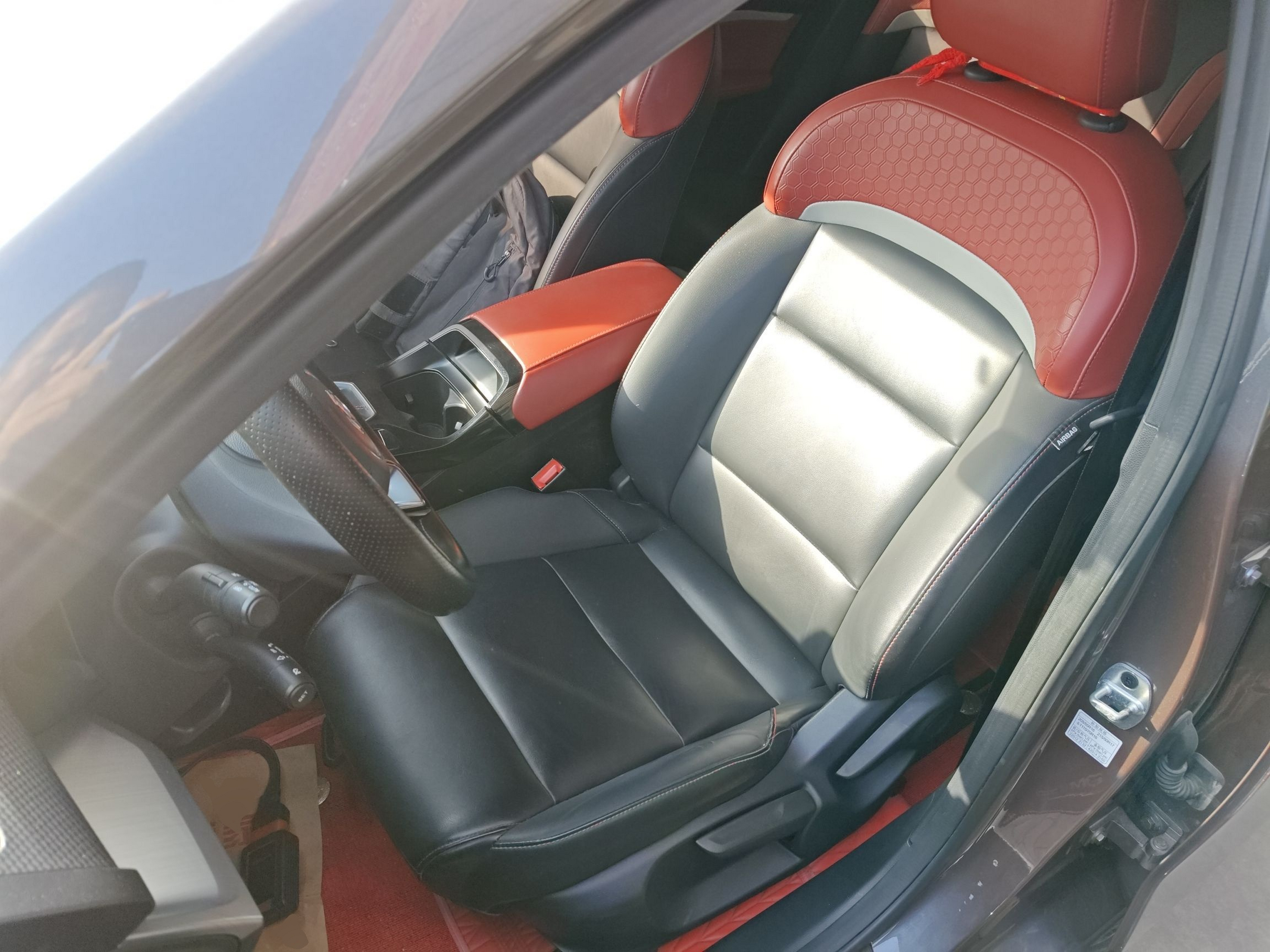 Переднее сиденье в автомобиле