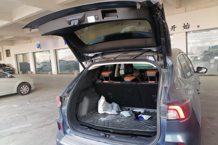 Used Ford Escape 2020 EcoBoost 245 Four-Wheel Drive Luxury Edition
