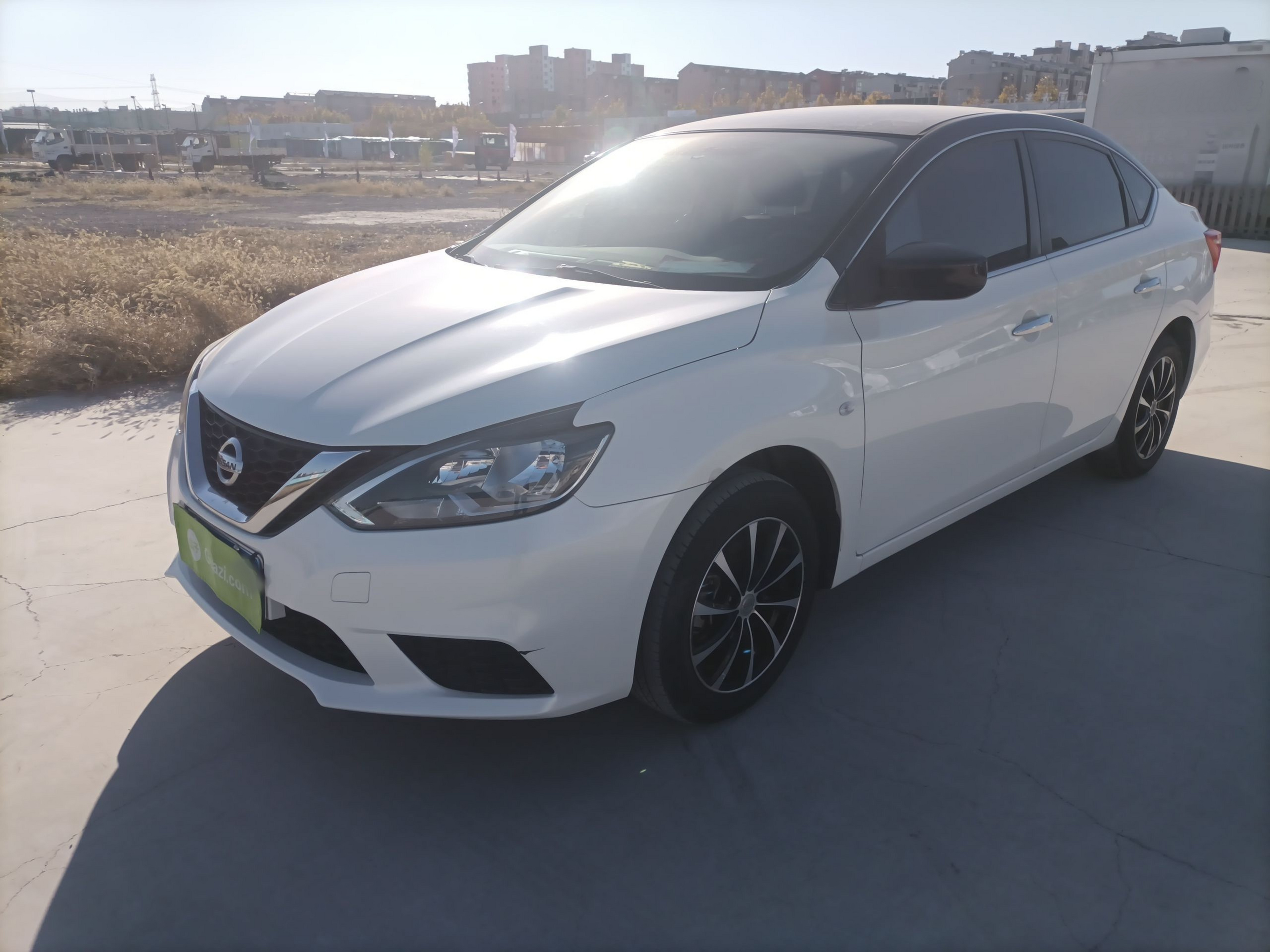 تحت مقدمة السيارة