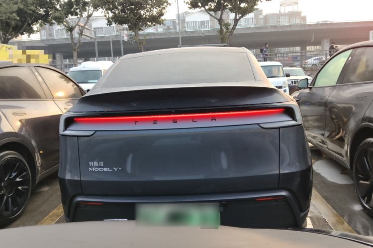 Used Tesla Model Y 2025 Long-Range All-Wheel-Drive Version