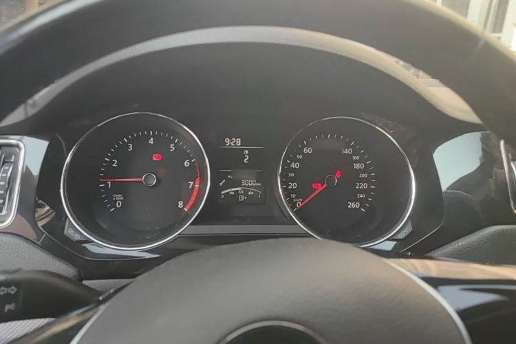 Used Volkswagen Sagitar 2015 1.6L Manual Comfort Model