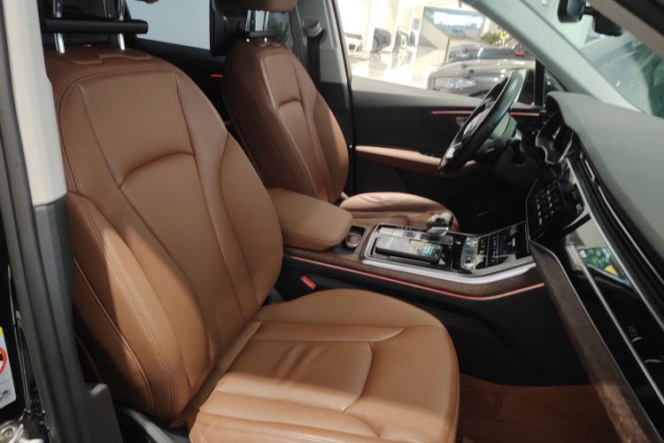 Used Audi Q7 2021 45 TFSI quattro S line Sport model
