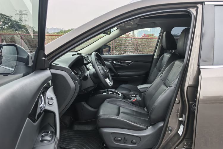 Used Nissan X-Trail 2017 2.5L CVT Leading Edition 4WD
