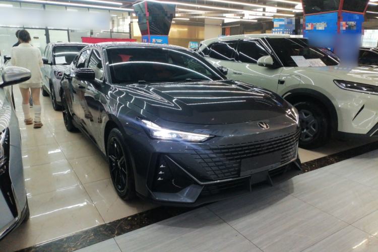 Used Changan UNI-V iDD 2023 ZhiDian iDD 1.5T 113km Smart & Fun Version
